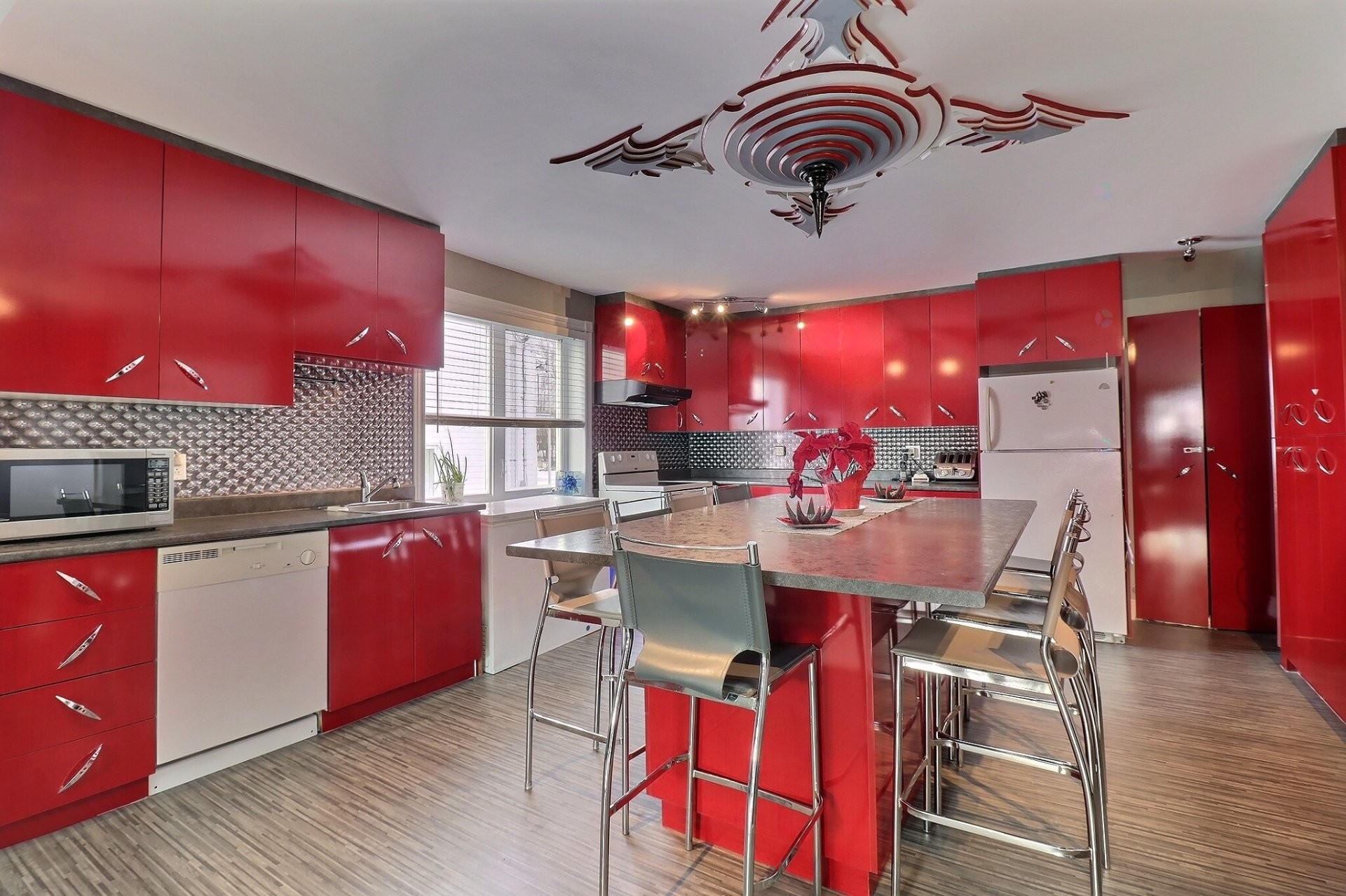 









3847

 - 3851


Rue St-Clément

,
Saguenay (Jonquière),




QC
G7X2S1

