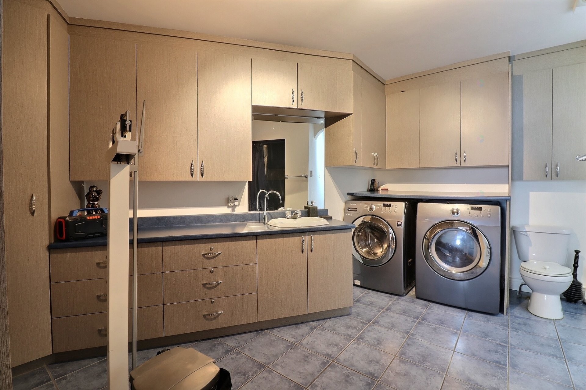 









3847

 - 3851


Rue St-Clément

,
Saguenay (Jonquière),




QC
G7X2S1

