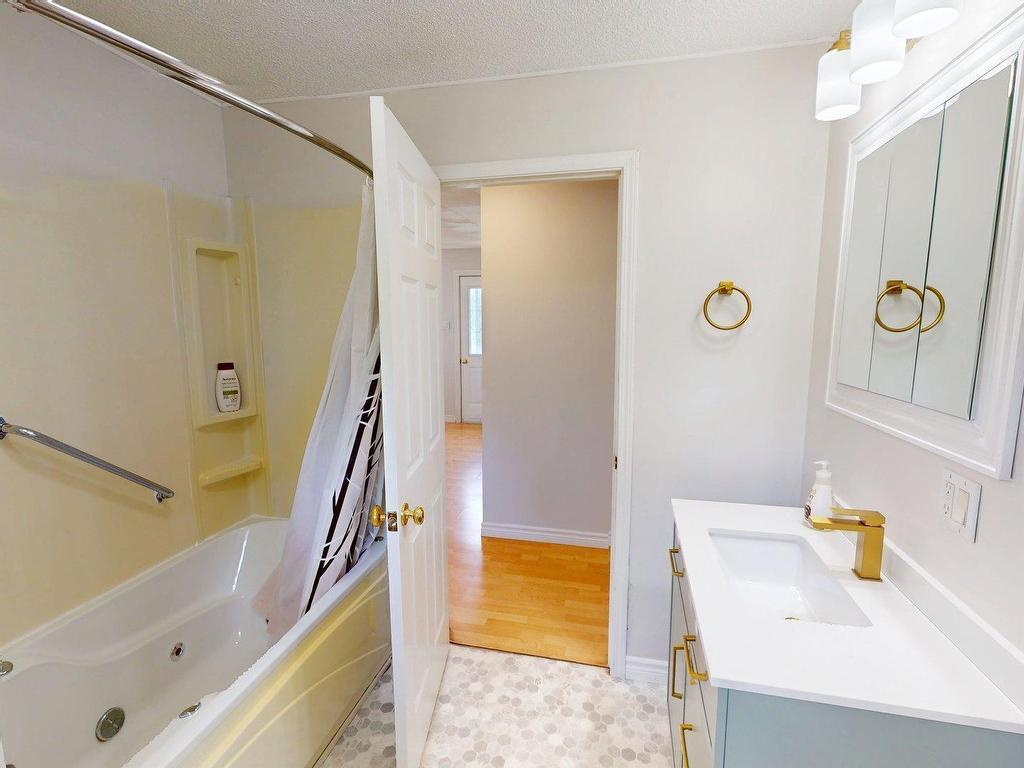 












79 Meadow Brook Hill

,
Mulgrave,




NS
B0E 2G0

