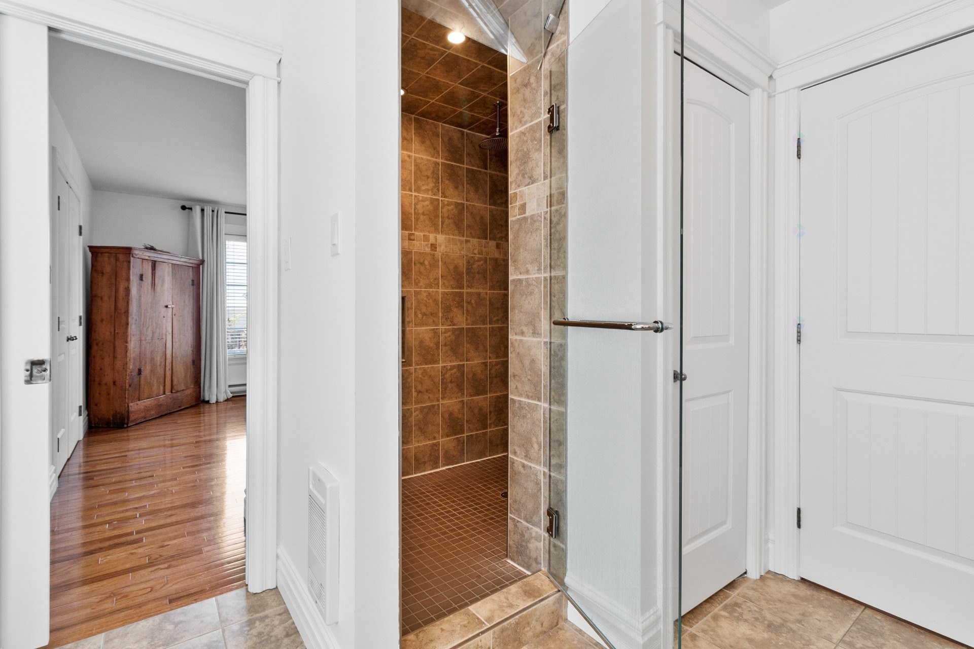 









621


18e Avenue

,
Magog,




QC
J1X7J1

