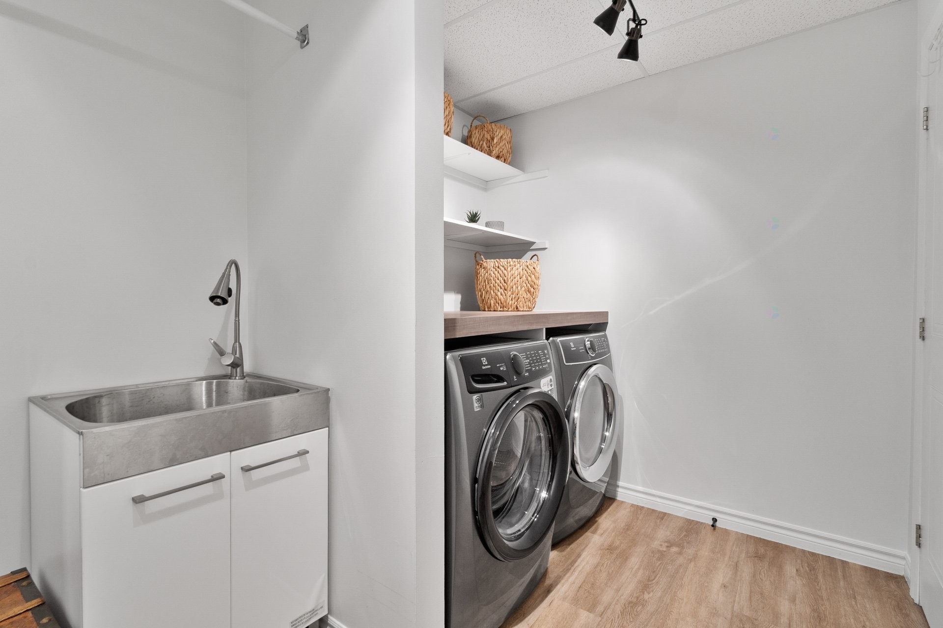 









621


18e Avenue

,
Magog,




QC
J1X7J1

