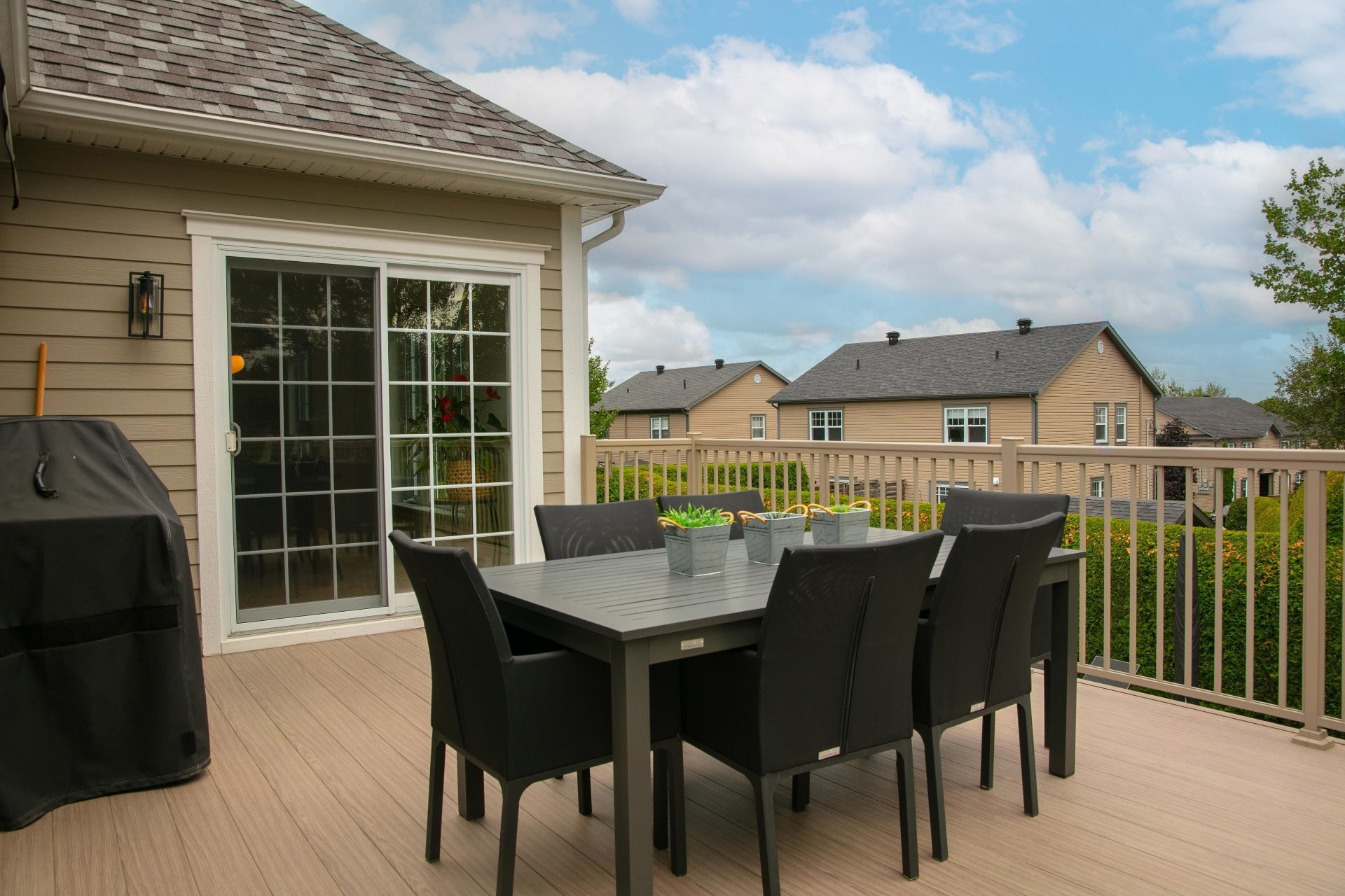 









621


18e Avenue

,
Magog,




QC
J1X7J1

