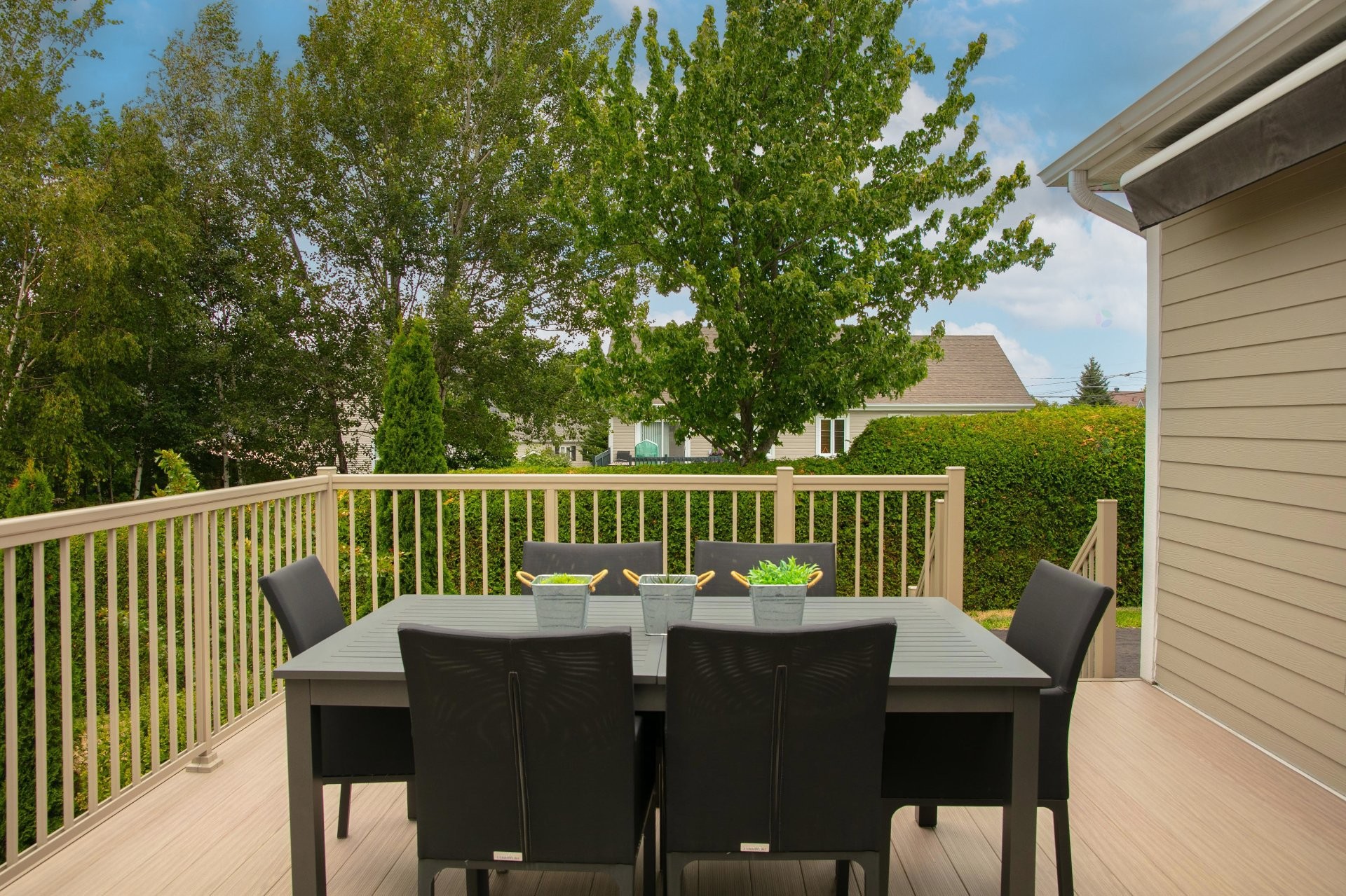 









621


18e Avenue

,
Magog,




QC
J1X7J1

