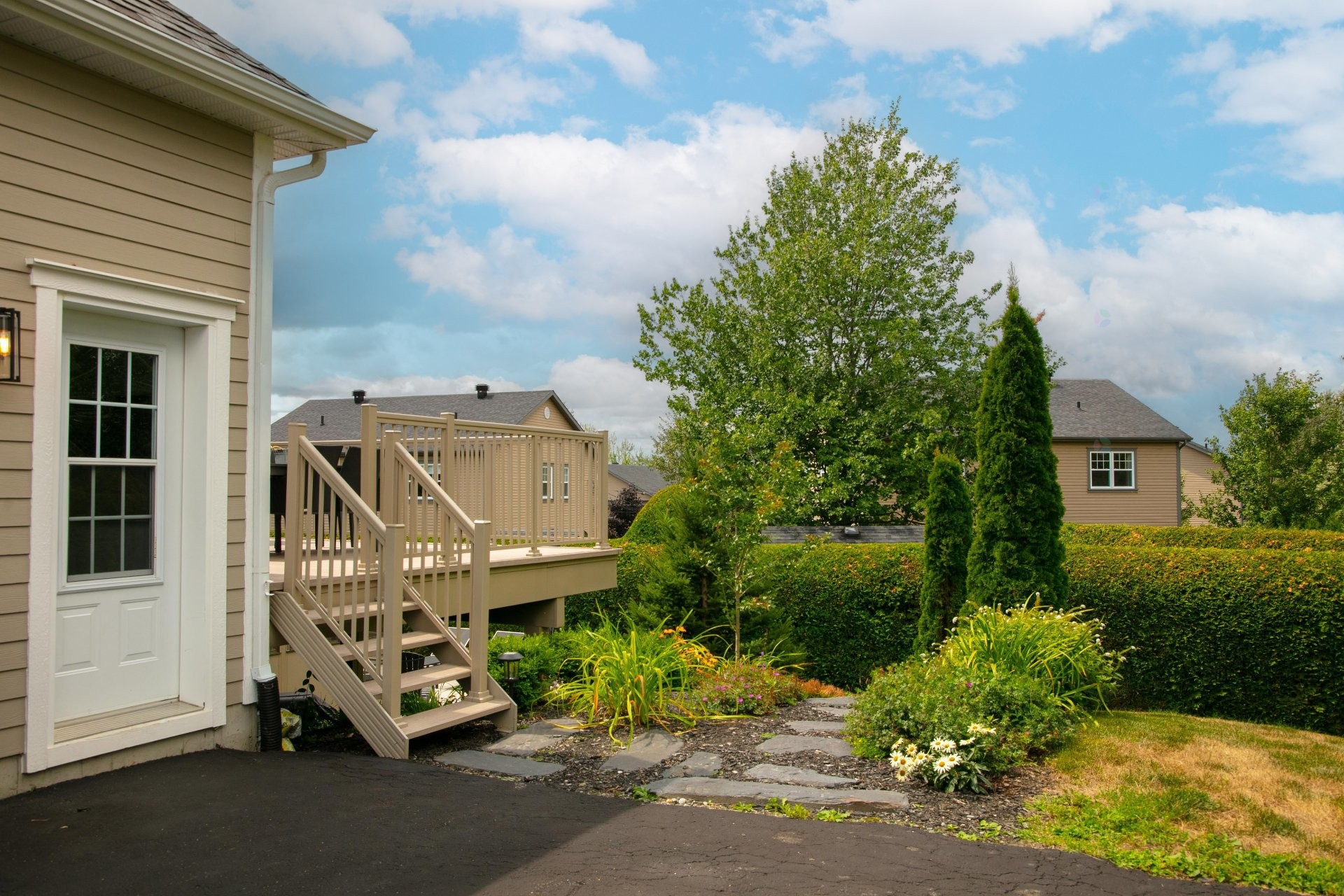 









621


18e Avenue

,
Magog,




QC
J1X7J1

