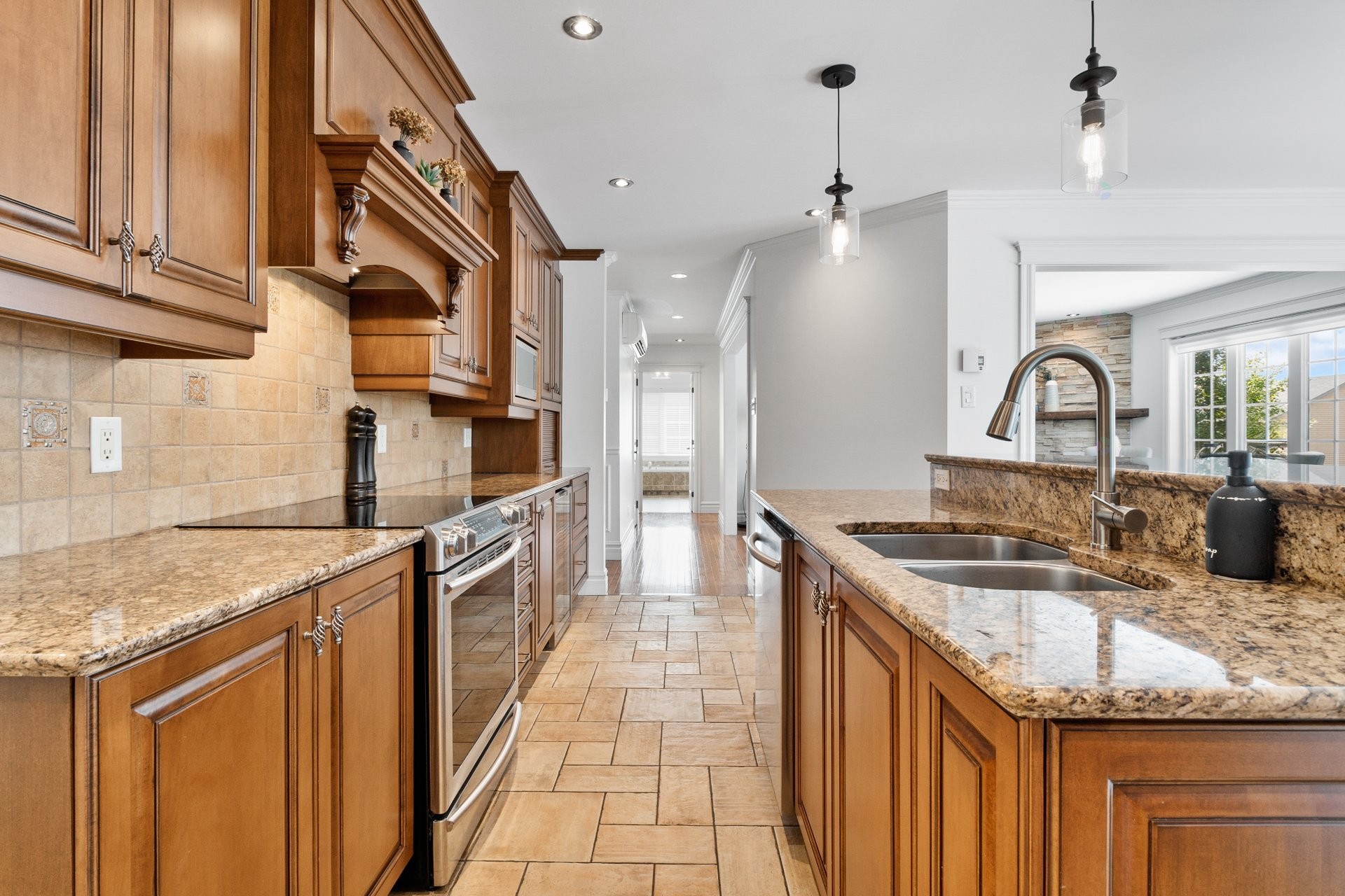 









621


18e Avenue

,
Magog,




QC
J1X7J1

