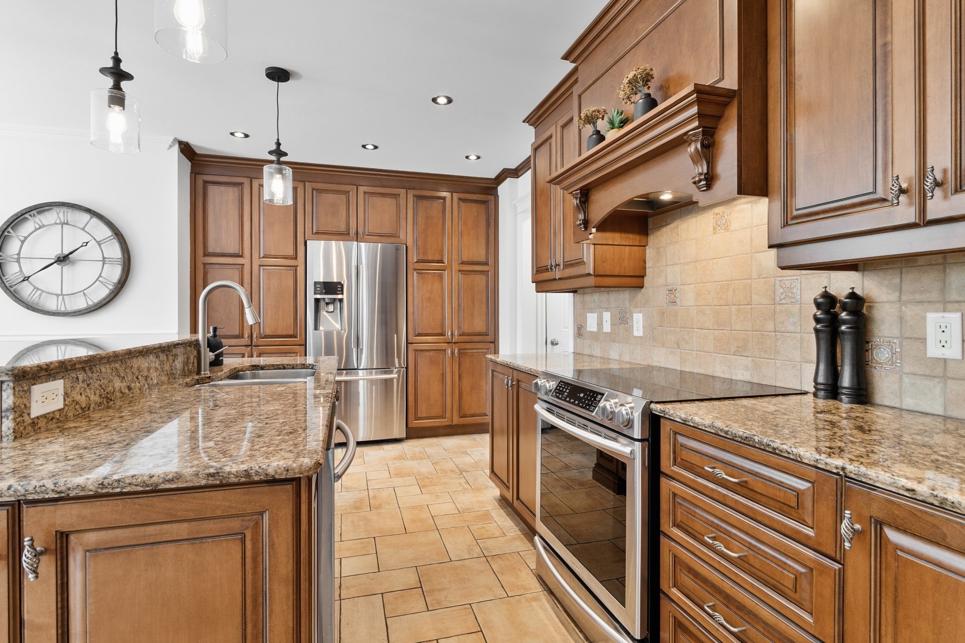 









621


18e Avenue

,
Magog,




QC
J1X7J1

