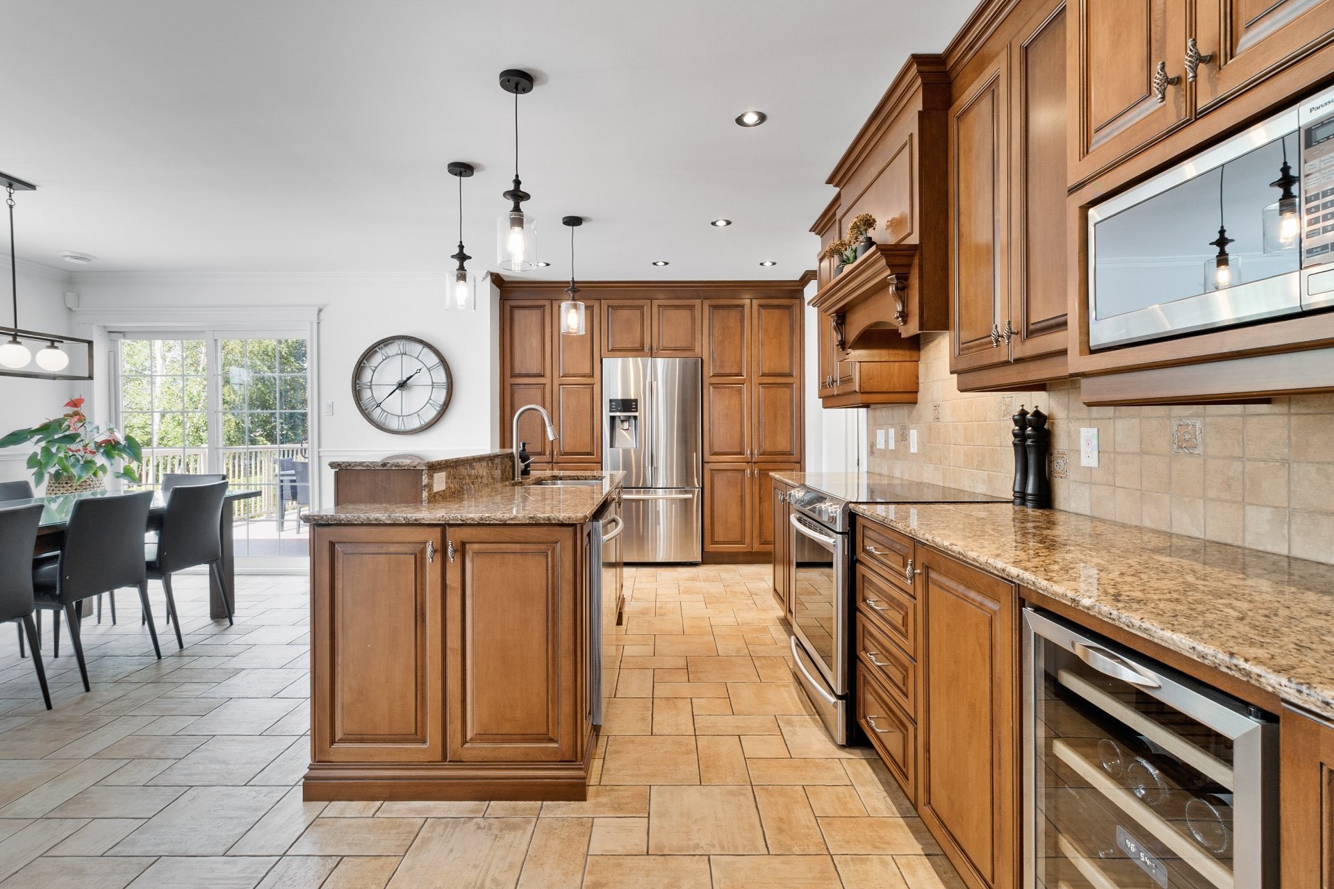 









621


18e Avenue

,
Magog,




QC
J1X7J1

