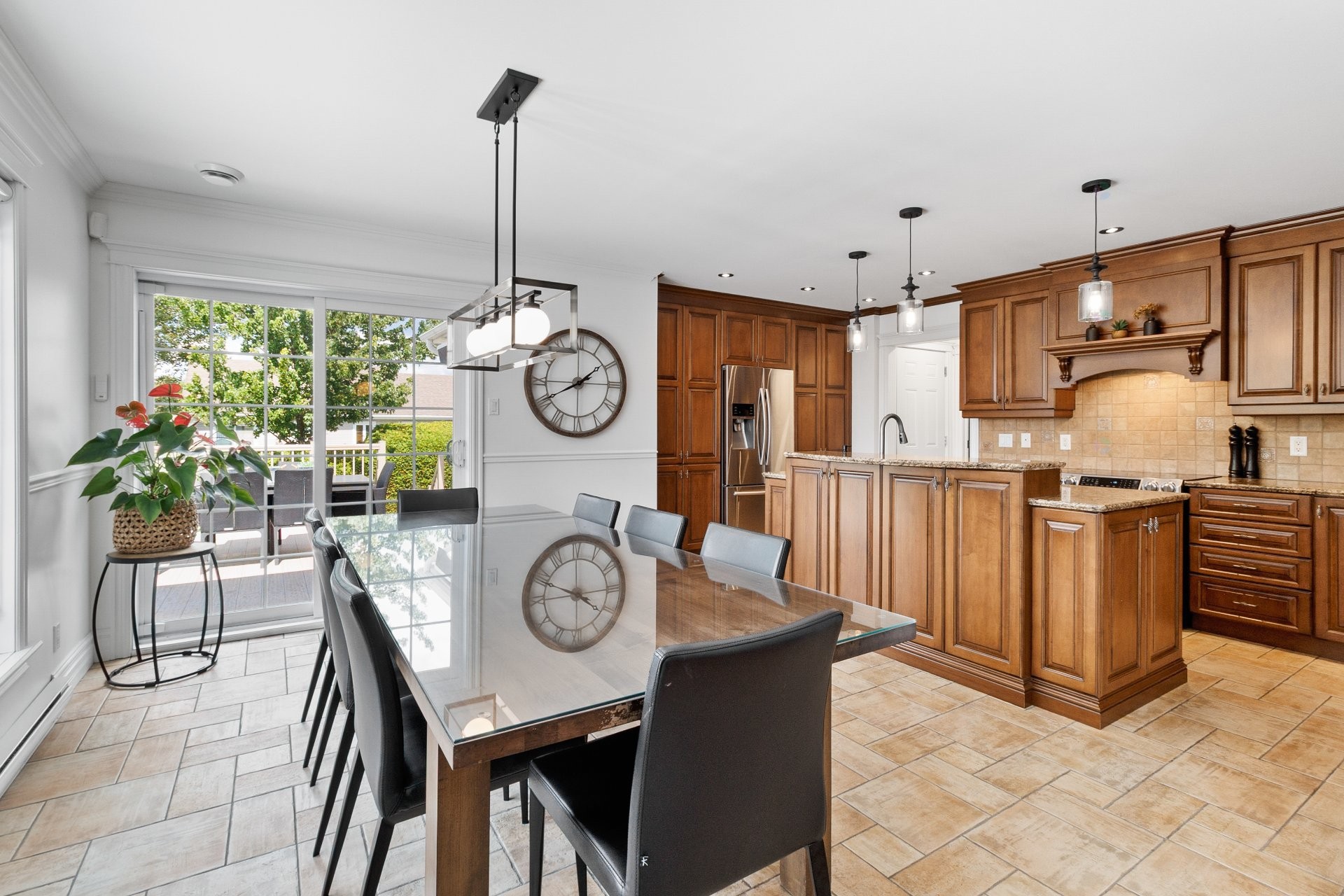 









621


18e Avenue

,
Magog,




QC
J1X7J1

