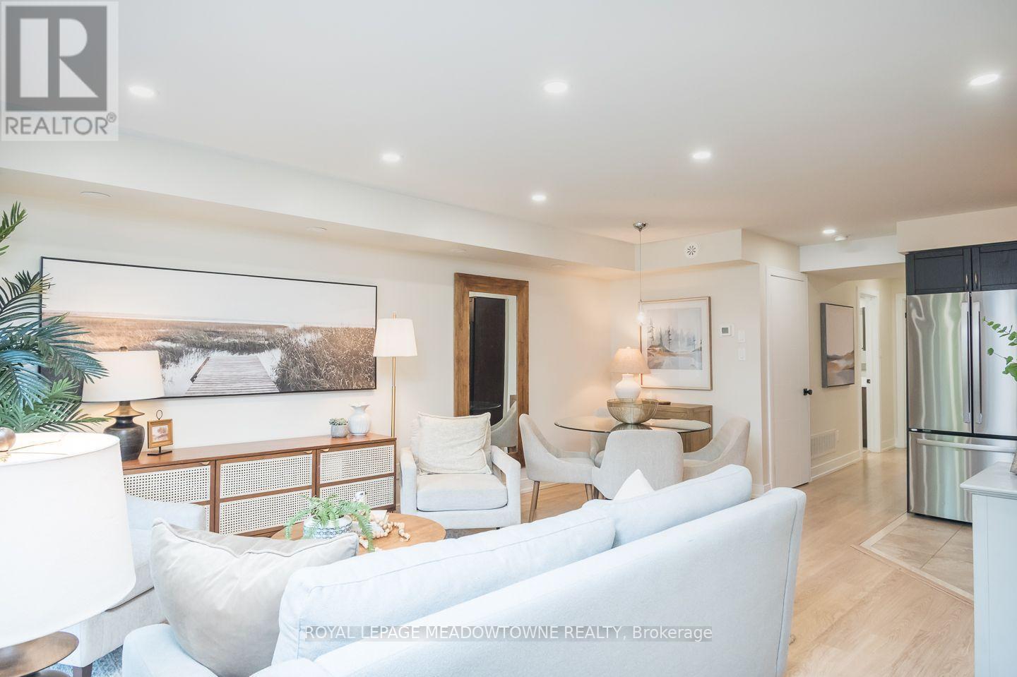












15 - 2563 SIXTH LINE

,
Oakville,




Ontario
L6H0H7

