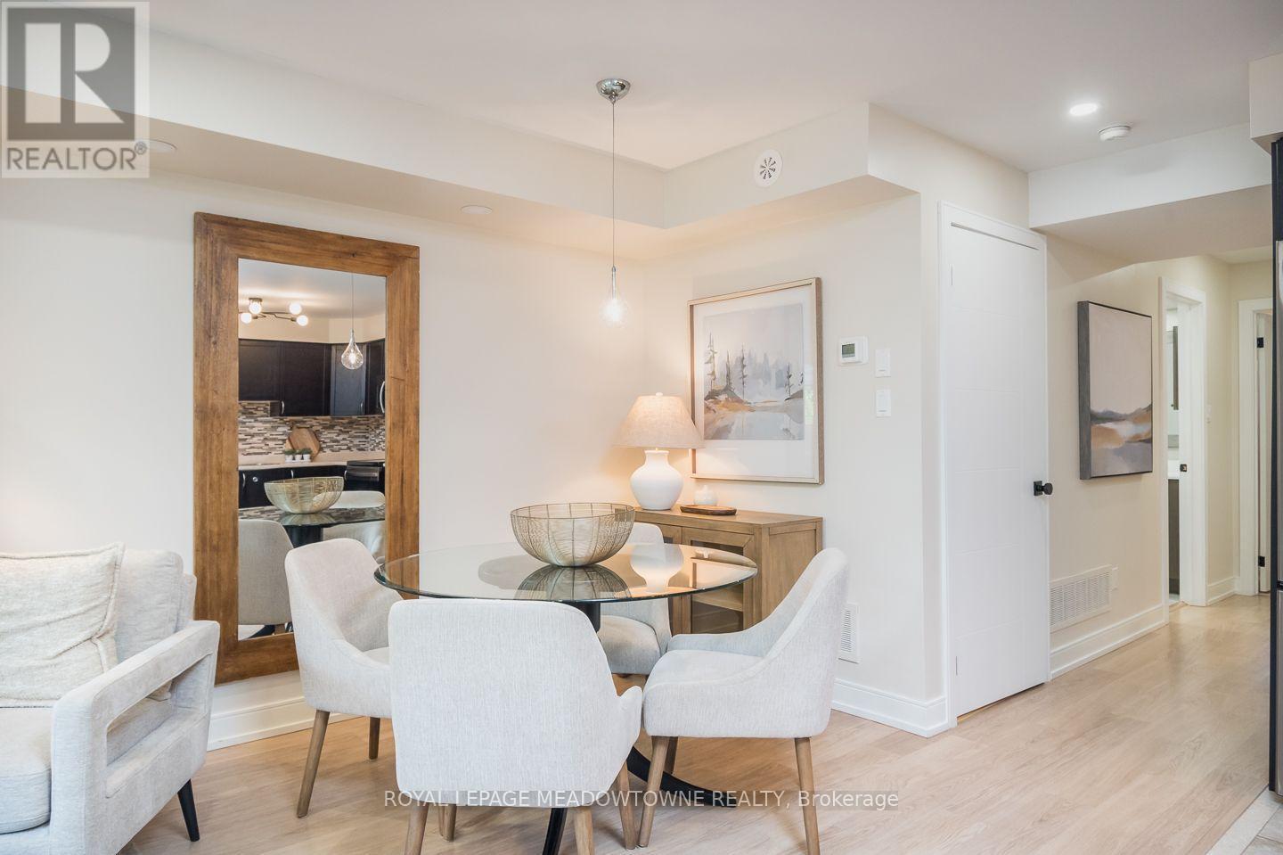 












15 - 2563 SIXTH LINE

,
Oakville,




Ontario
L6H0H7

