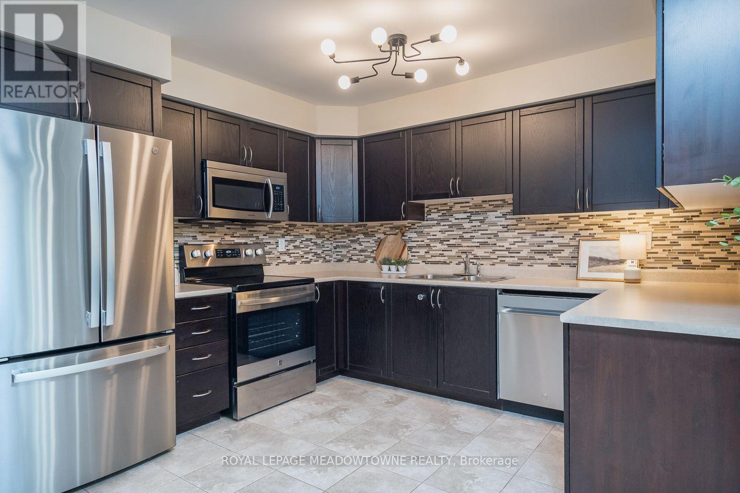 












15 - 2563 SIXTH LINE

,
Oakville,




Ontario
L6H0H7

