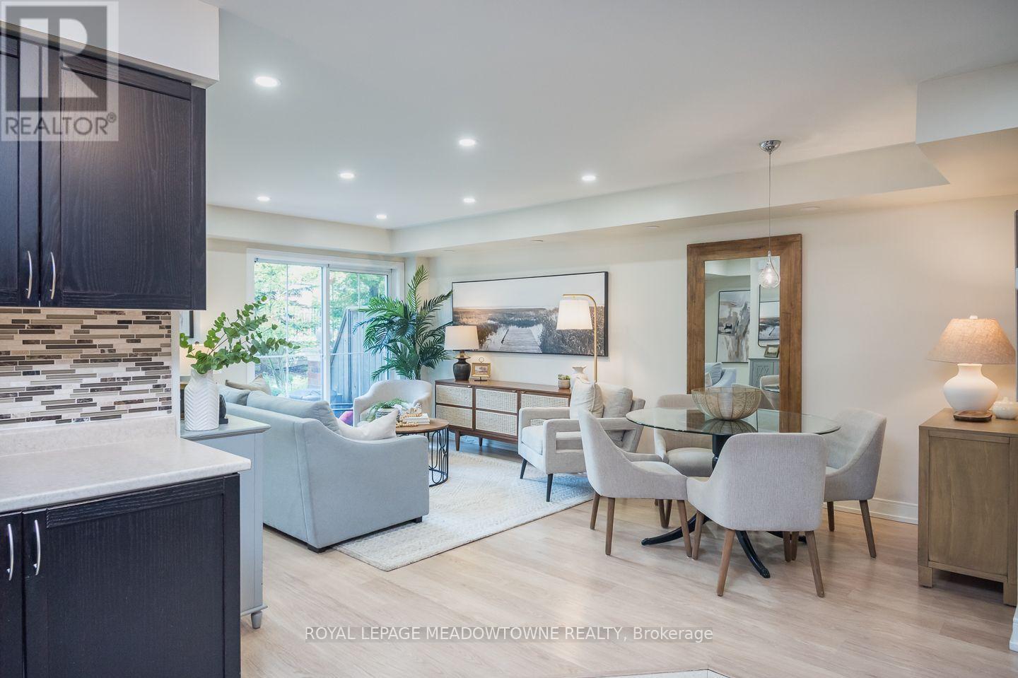 












15 - 2563 SIXTH LINE

,
Oakville,




Ontario
L6H0H7

