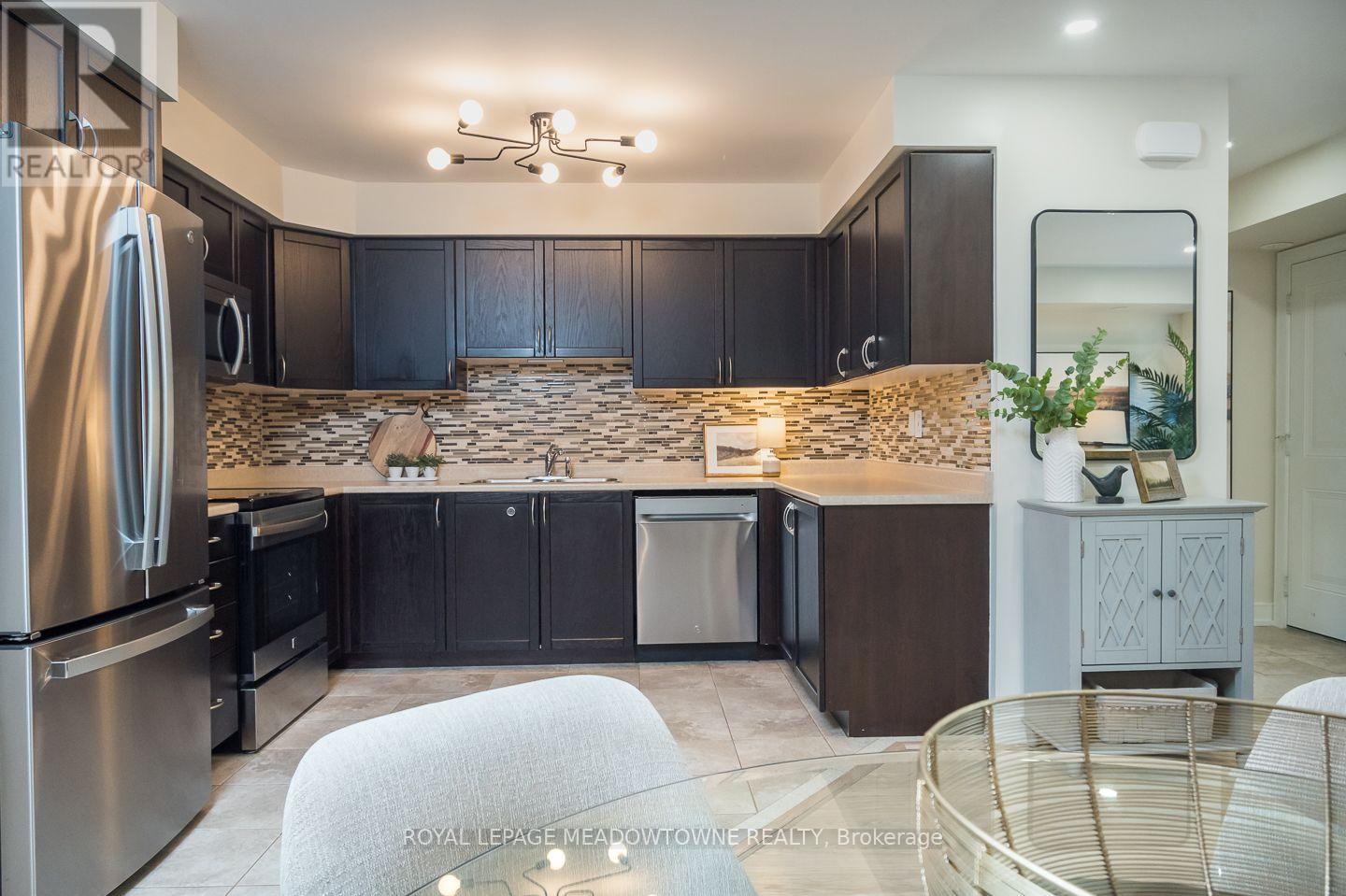 












15 - 2563 SIXTH LINE

,
Oakville,




Ontario
L6H0H7

