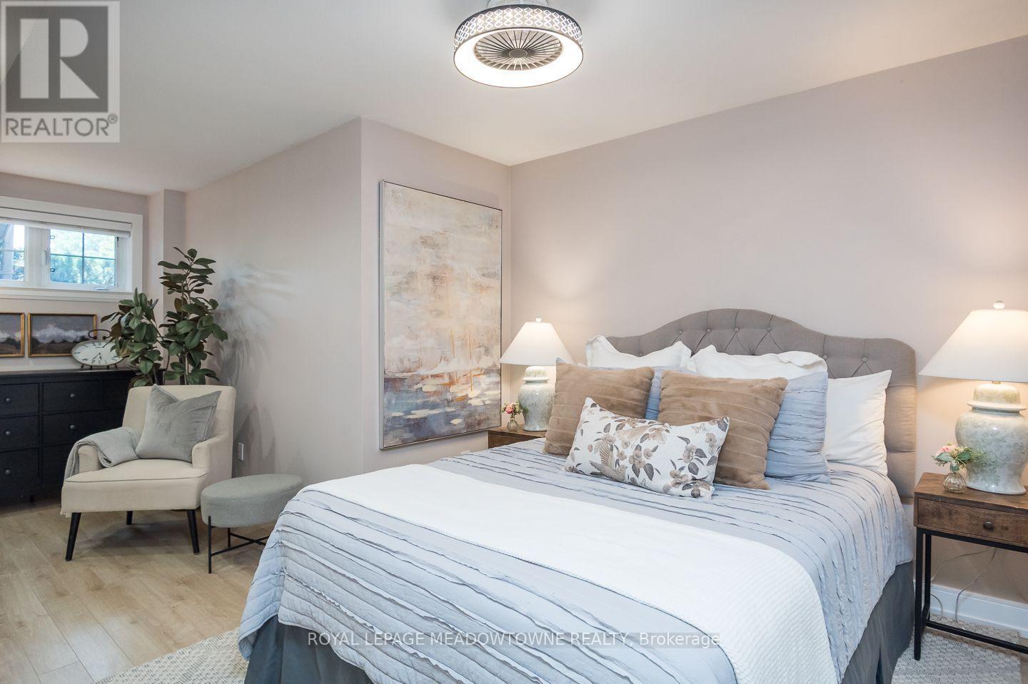












15 - 2563 SIXTH LINE

,
Oakville,




Ontario
L6H0H7

