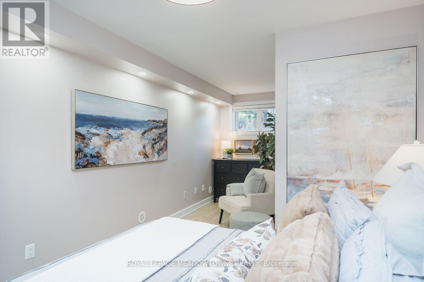 












15 - 2563 SIXTH LINE

,
Oakville,




Ontario
L6H0H7

