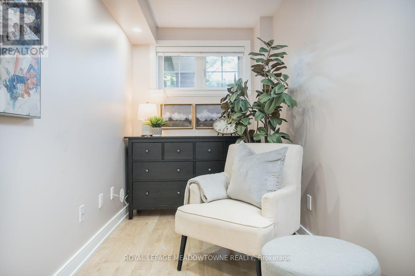 












15 - 2563 SIXTH LINE

,
Oakville,




Ontario
L6H0H7

