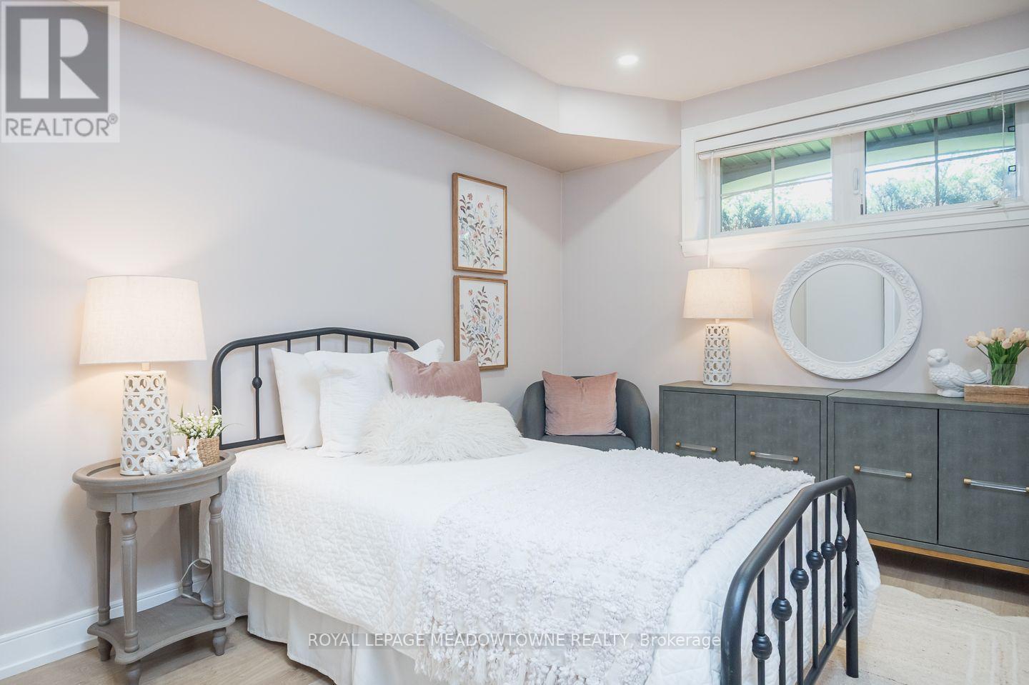 












15 - 2563 SIXTH LINE

,
Oakville,




Ontario
L6H0H7

