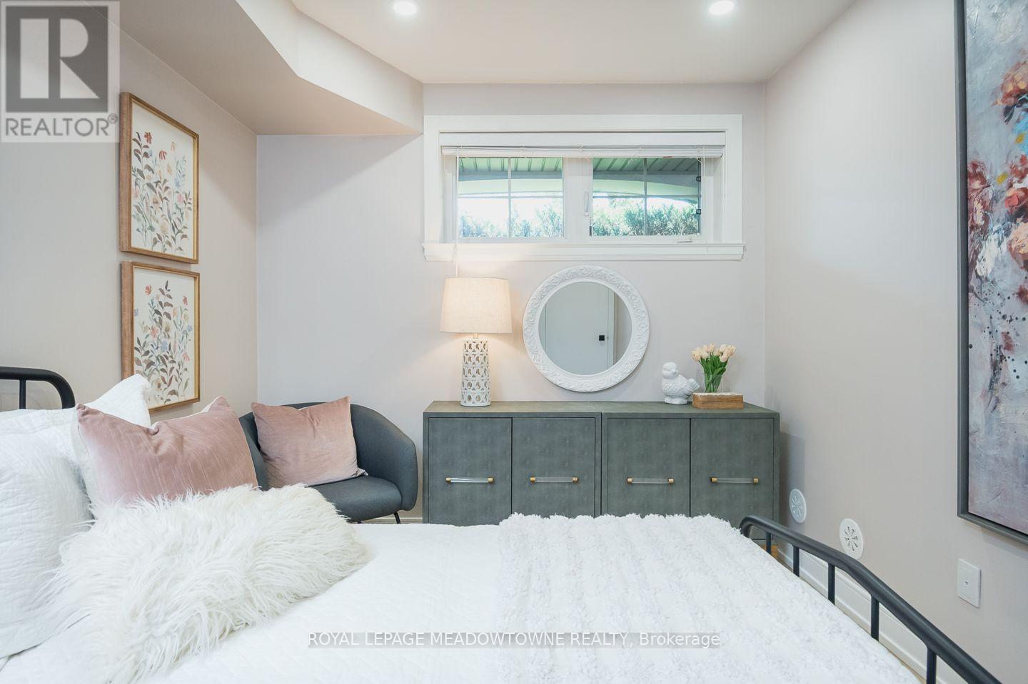 












15 - 2563 SIXTH LINE

,
Oakville,




Ontario
L6H0H7

