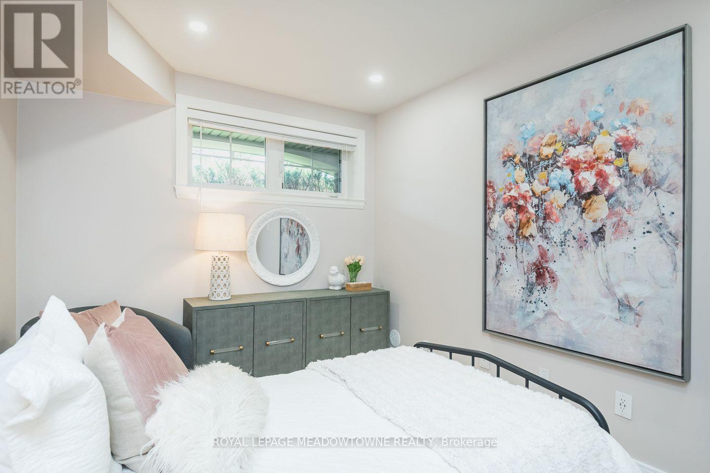












15 - 2563 SIXTH LINE

,
Oakville,




Ontario
L6H0H7

