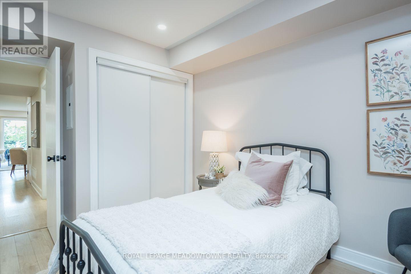 












15 - 2563 SIXTH LINE

,
Oakville,




Ontario
L6H0H7

