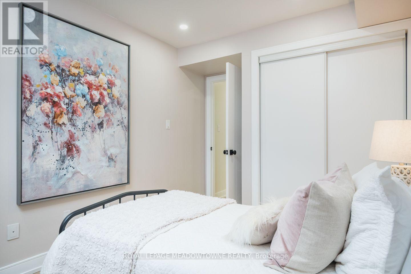 












15 - 2563 SIXTH LINE

,
Oakville,




Ontario
L6H0H7

