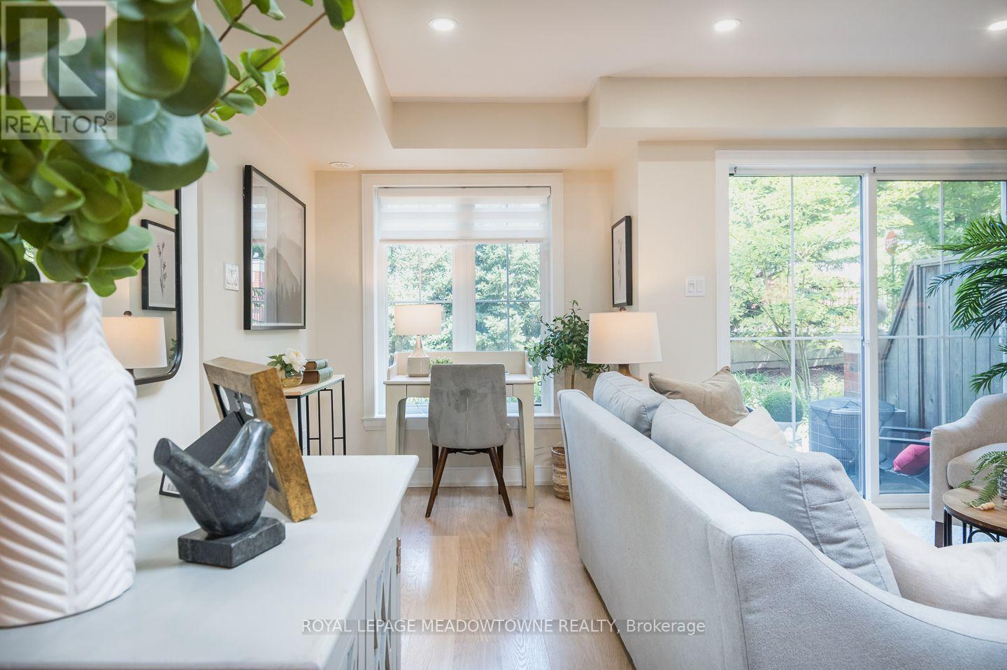 












15 - 2563 SIXTH LINE

,
Oakville,




Ontario
L6H0H7

