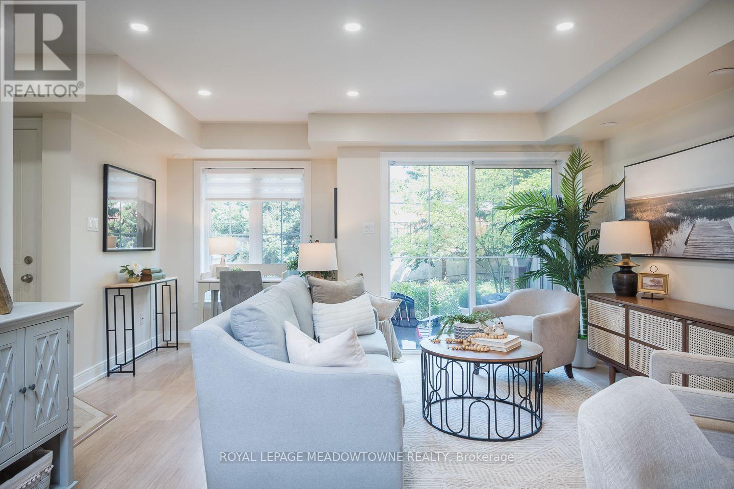 












15 - 2563 SIXTH LINE

,
Oakville,




Ontario
L6H0H7

