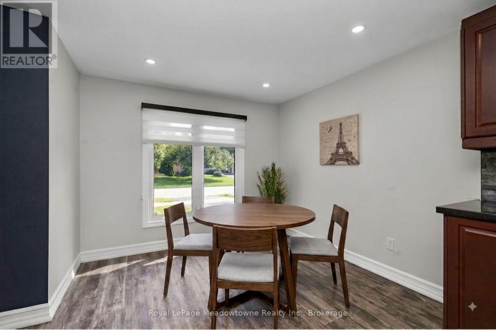 












96 MACDONALD CRESCENT

,
Milton (DP Dorset Park),




Ontario
L9T2Y8

