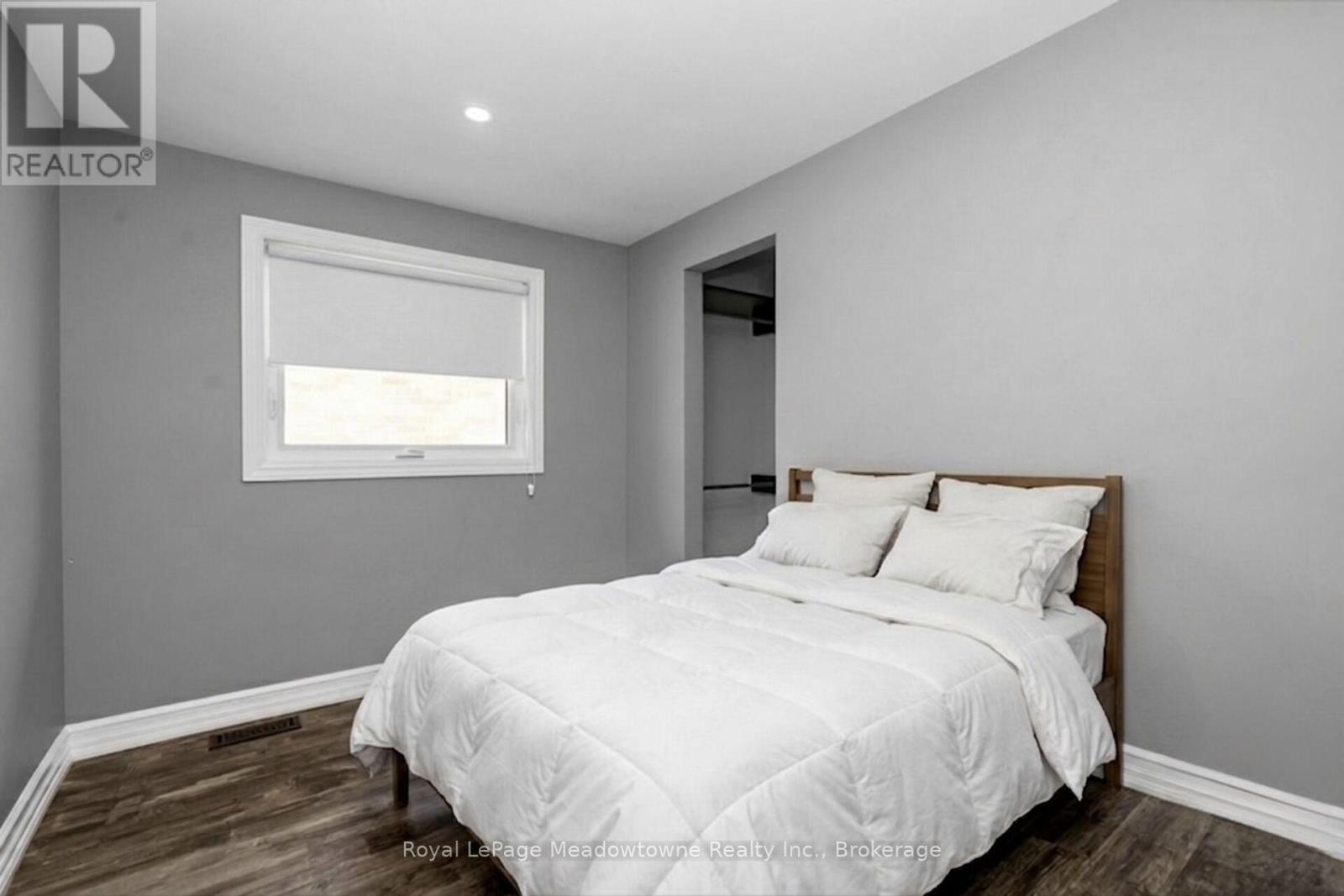 












96 MACDONALD CRESCENT

,
Milton (DP Dorset Park),




Ontario
L9T2Y8

