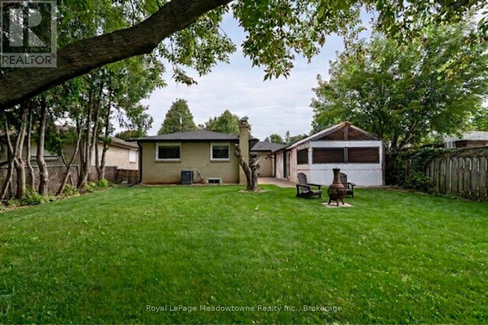 












96 MACDONALD CRESCENT

,
Milton (DP Dorset Park),




Ontario
L9T2Y8

