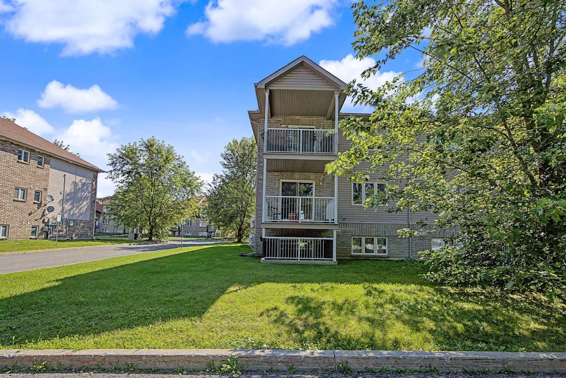 









20


Rue du Conservatoire

, 2,
Gatineau (Aylmer),




QC
J9J0B5

