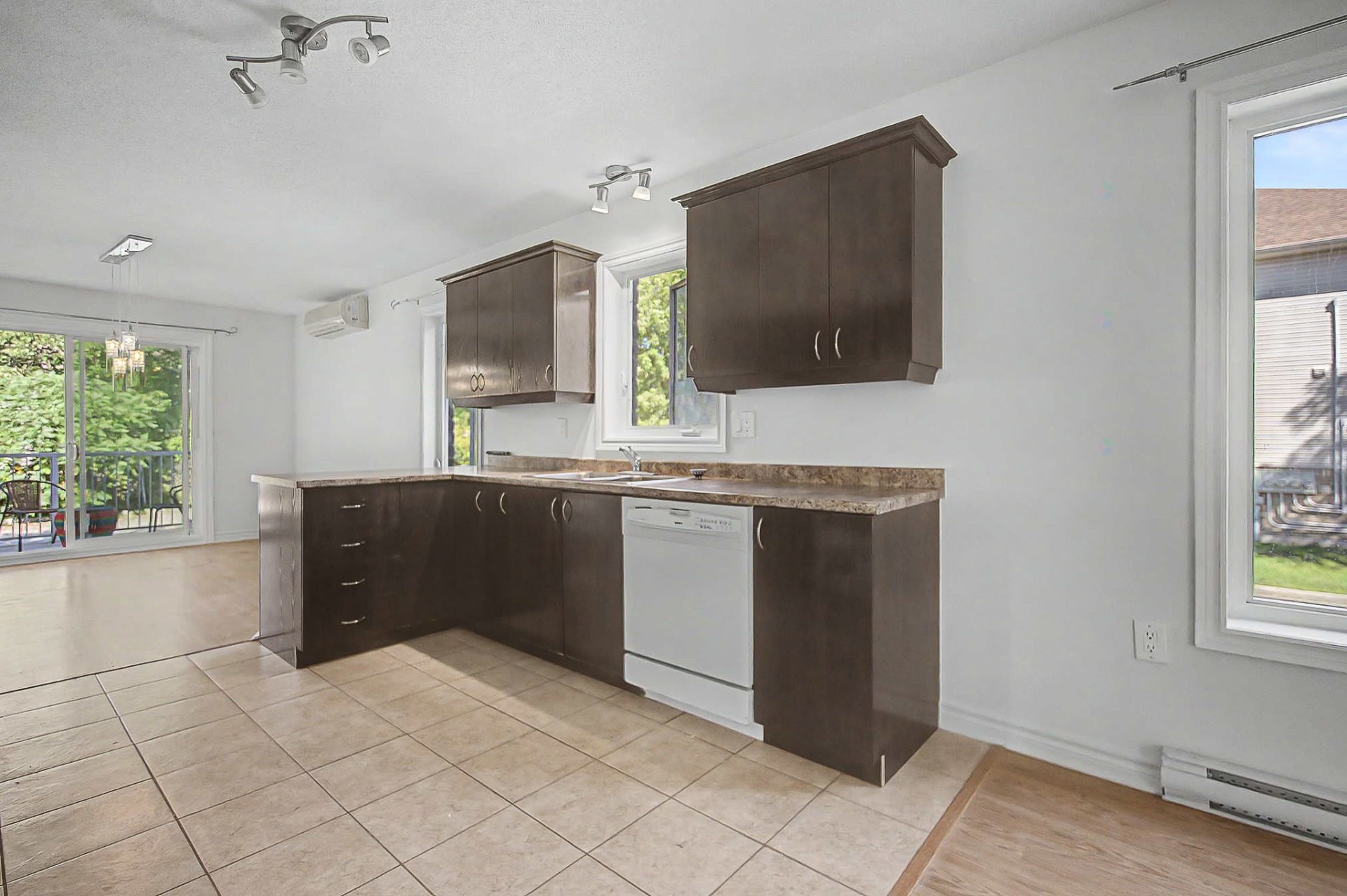 









20


Rue du Conservatoire

, 2,
Gatineau (Aylmer),




QC
J9J0B5

