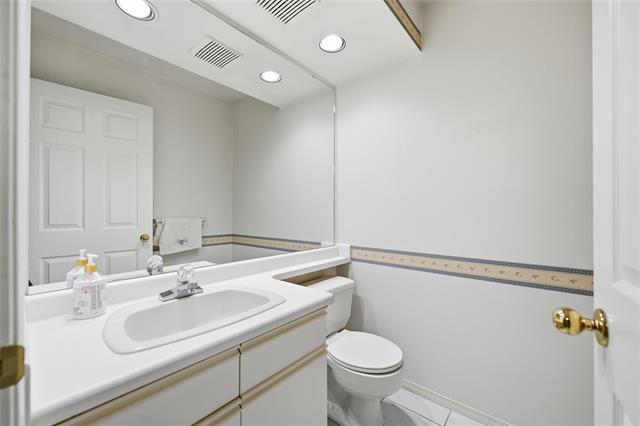 









6645


Roblin

BLVD, 7,
Winnipeg,




MB
R3R 3S4

