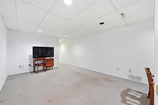 









6645


Roblin

BLVD, 7,
Winnipeg,




MB
R3R 3S4

