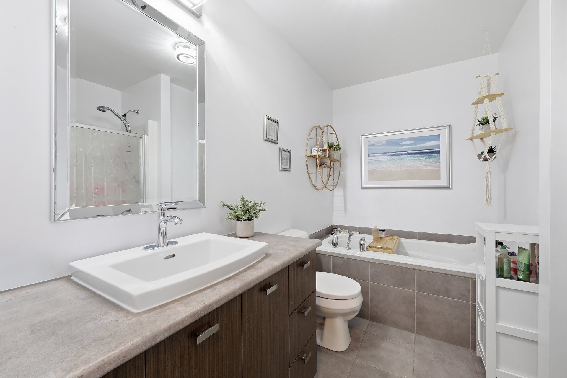 









3712


Boul. Gareau

,
Longueuil (Saint-Hubert),




QC
J3Y0M2

