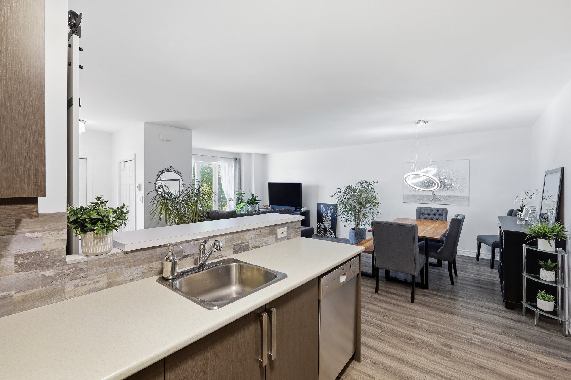 









3712


Boul. Gareau

,
Longueuil (Saint-Hubert),




QC
J3Y0M2

