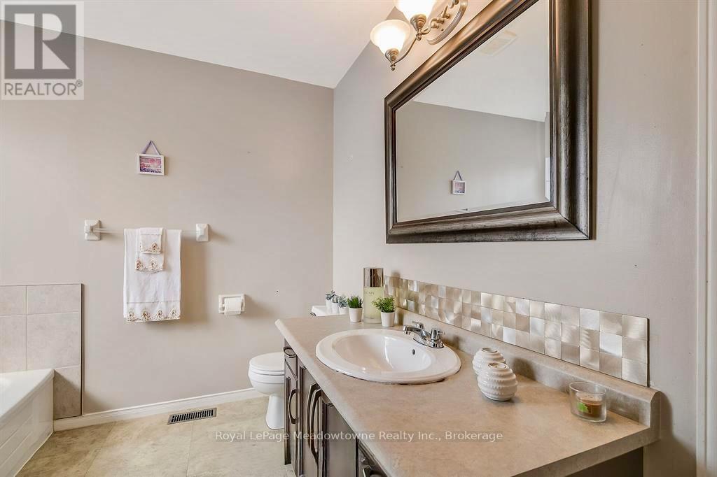 












44 CORBETT STREET

,
Cambridge,




Ontario
N1T1V5

