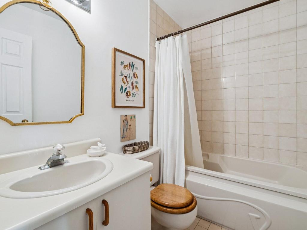 









280


Ch. du Mont-Loup-Garou

, 31,
Sainte-Adèle,




QC
J8B3C7

