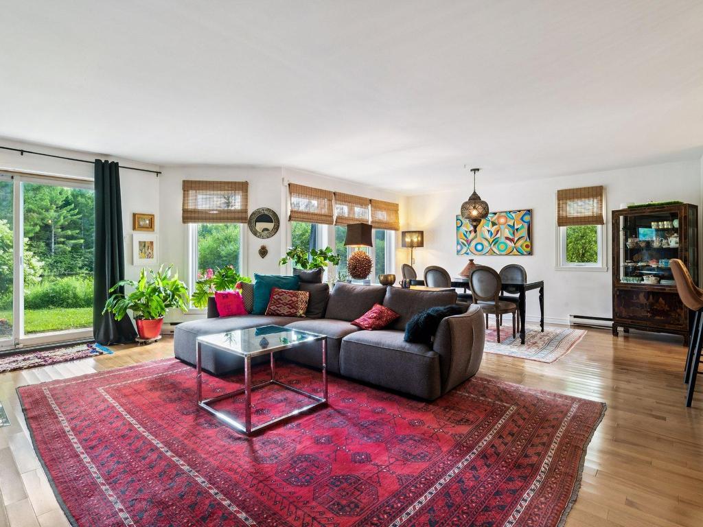 









280


Ch. du Mont-Loup-Garou

, 31,
Sainte-Adèle,




QC
J8B3C7

