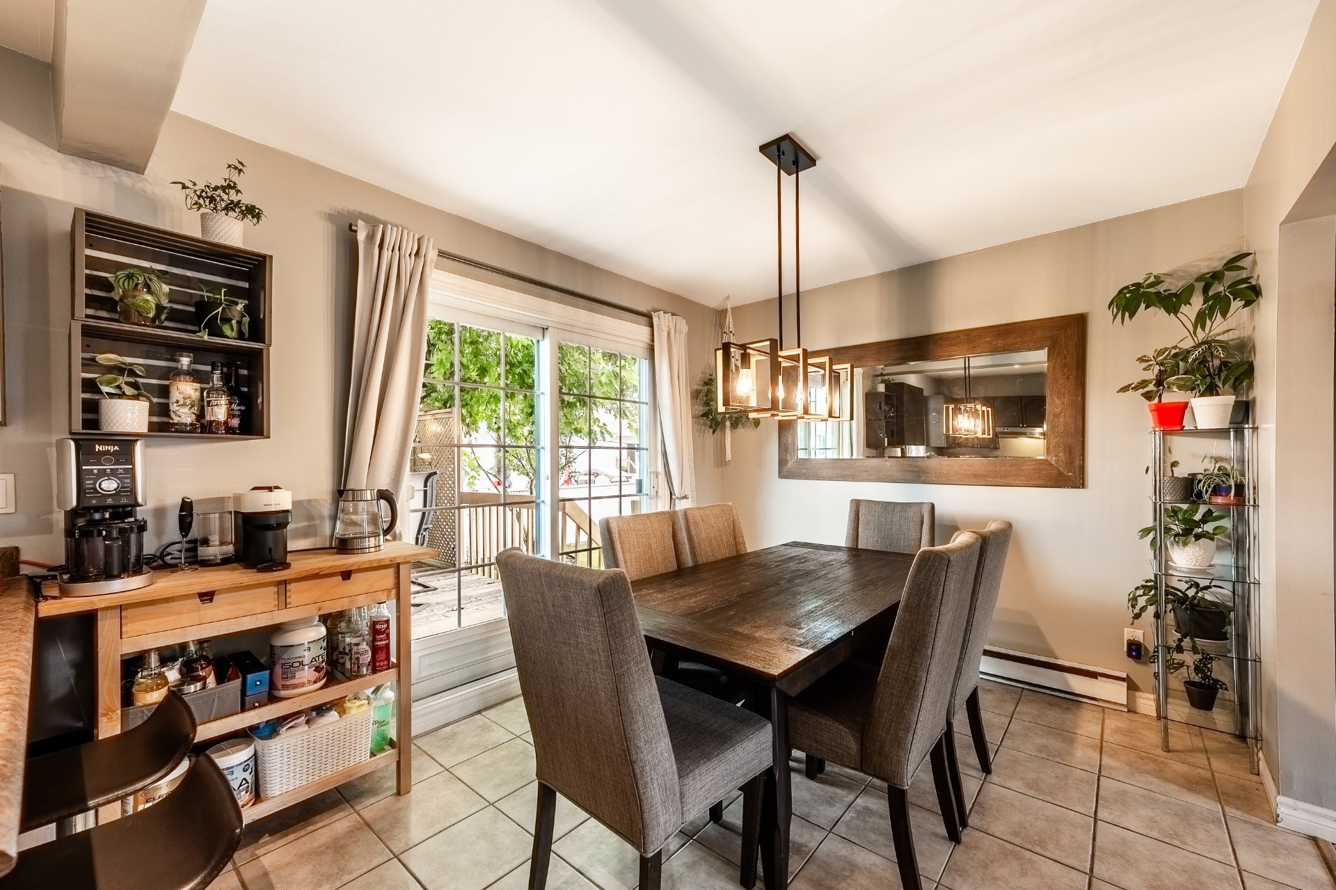 









3757


Rue Lévesque

,
Longueuil (Saint-Hubert),




QC
J3Y8C9

