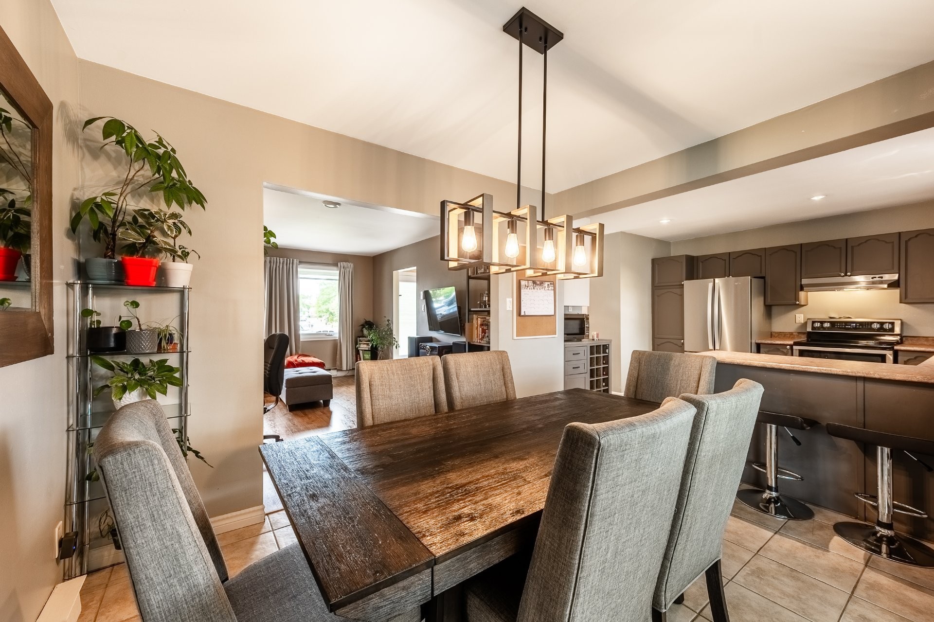 









3757


Rue Lévesque

,
Longueuil (Saint-Hubert),




QC
J3Y8C9

