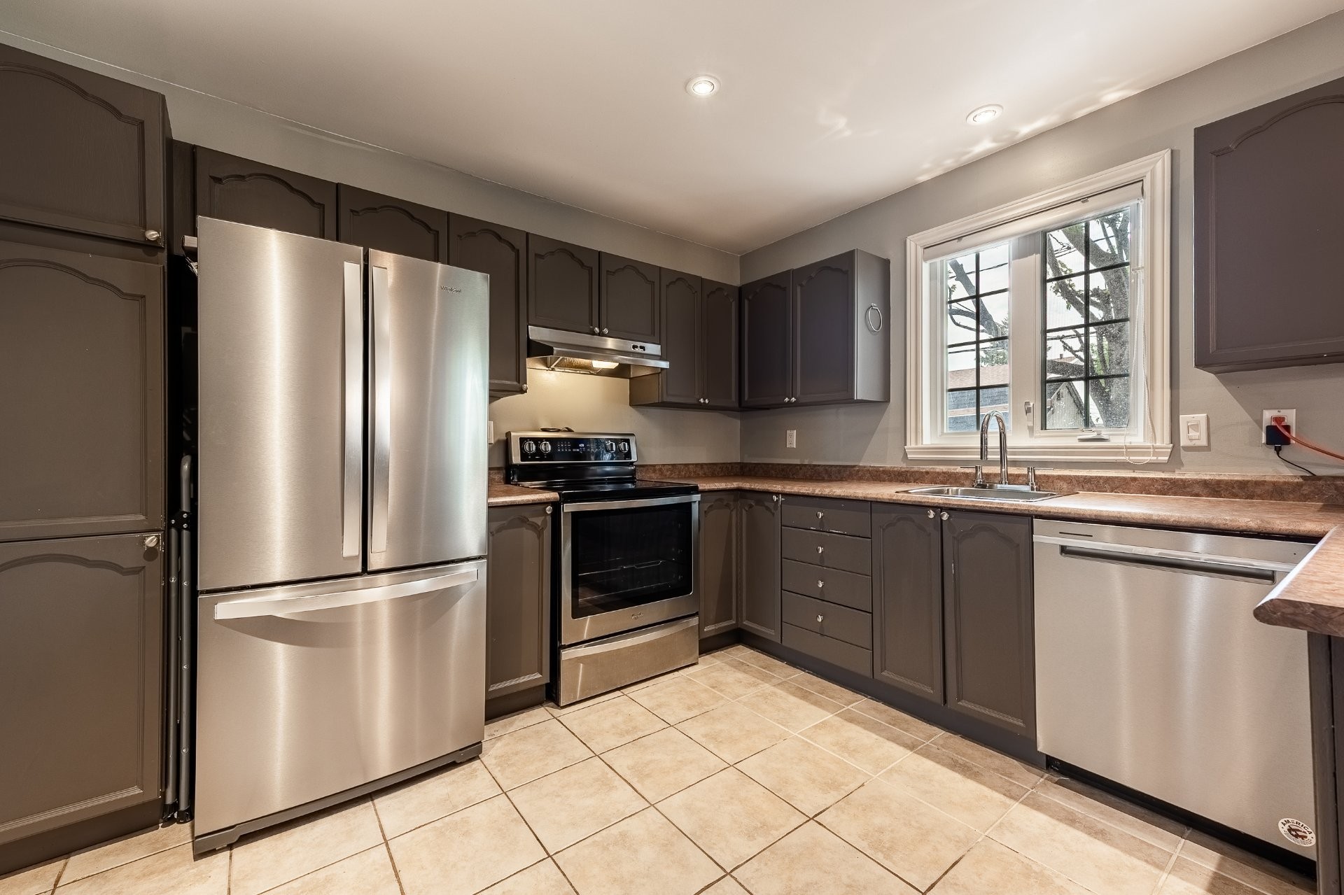 









3757


Rue Lévesque

,
Longueuil (Saint-Hubert),




QC
J3Y8C9

