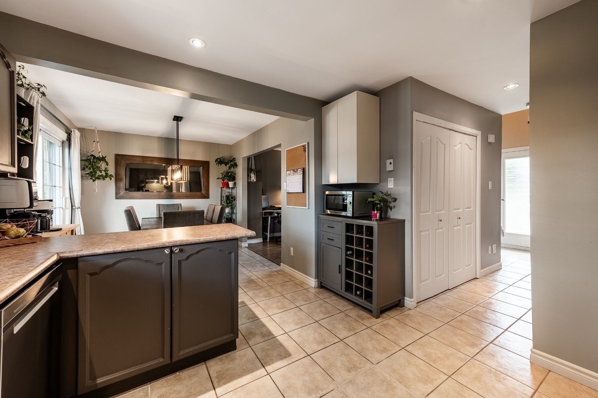 









3757


Rue Lévesque

,
Longueuil (Saint-Hubert),




QC
J3Y8C9

