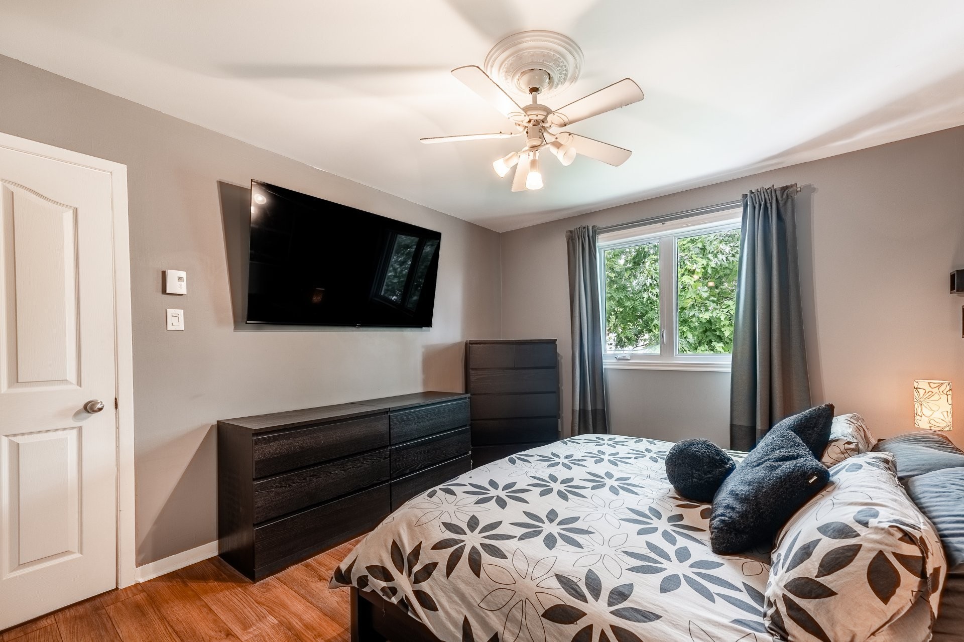 









3757


Rue Lévesque

,
Longueuil (Saint-Hubert),




QC
J3Y8C9

