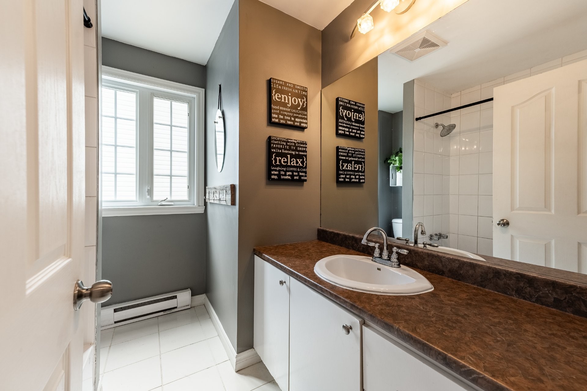 









3757


Rue Lévesque

,
Longueuil (Saint-Hubert),




QC
J3Y8C9

