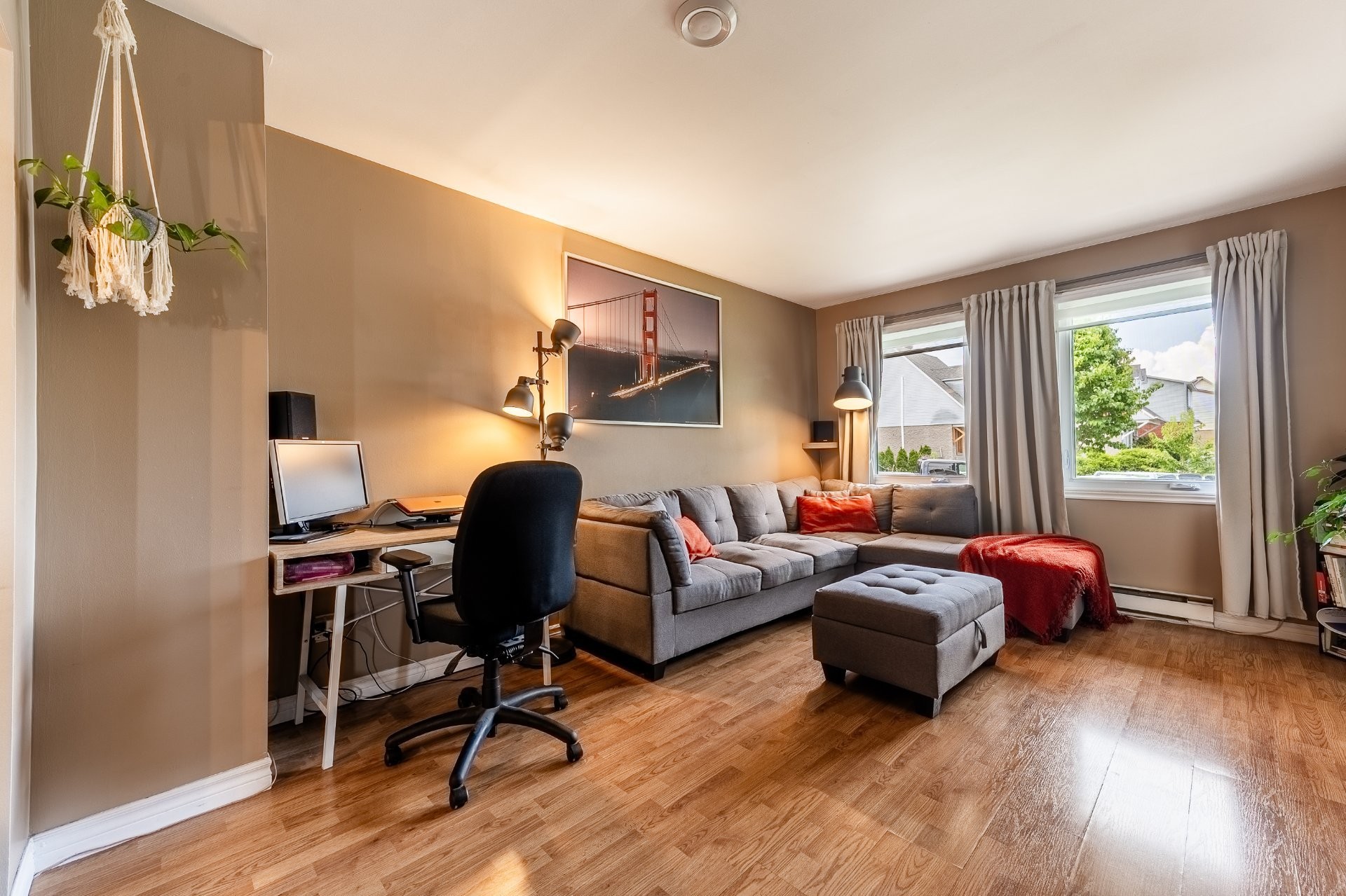 









3757


Rue Lévesque

,
Longueuil (Saint-Hubert),




QC
J3Y8C9

