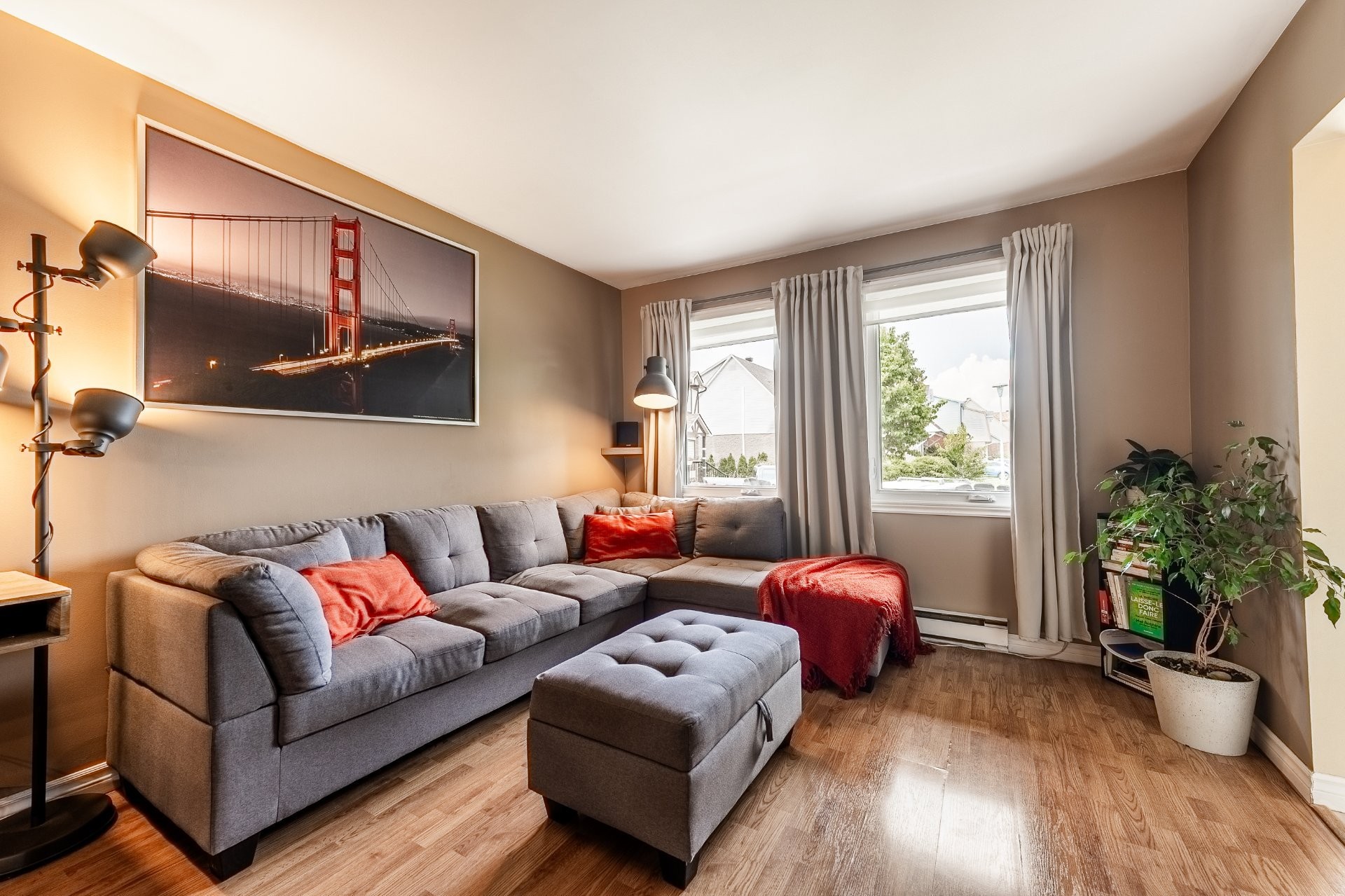 









3757


Rue Lévesque

,
Longueuil (Saint-Hubert),




QC
J3Y8C9

