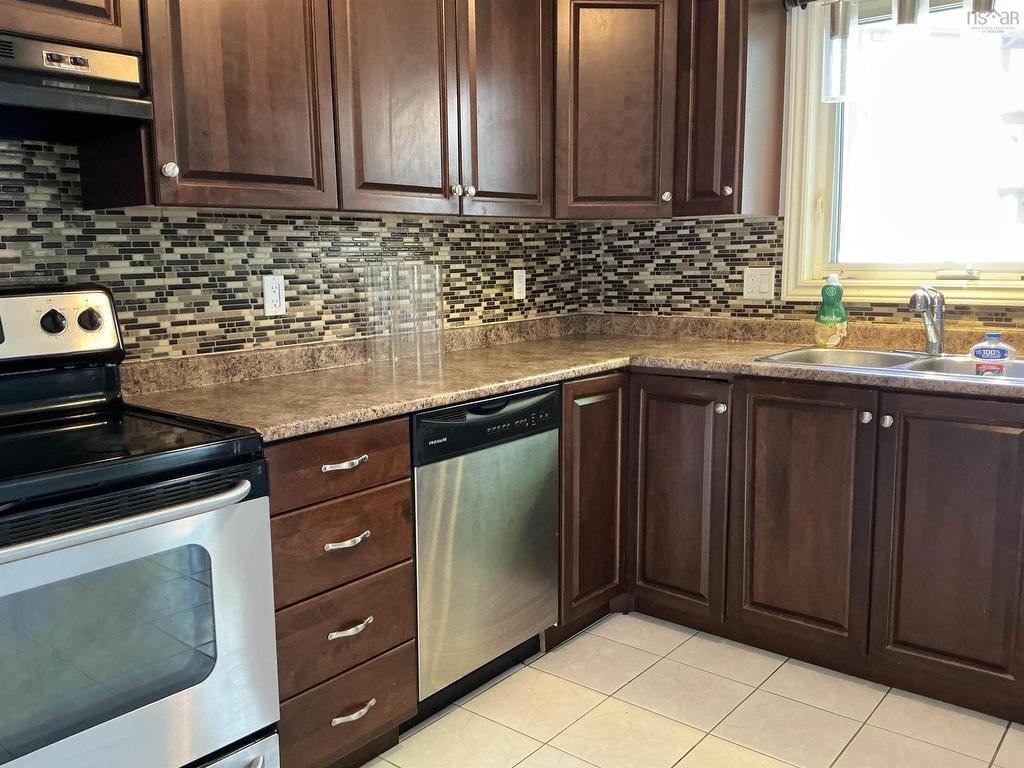 












17 Oakwood

,
Dartmouth,




NS
B2W 5P8

