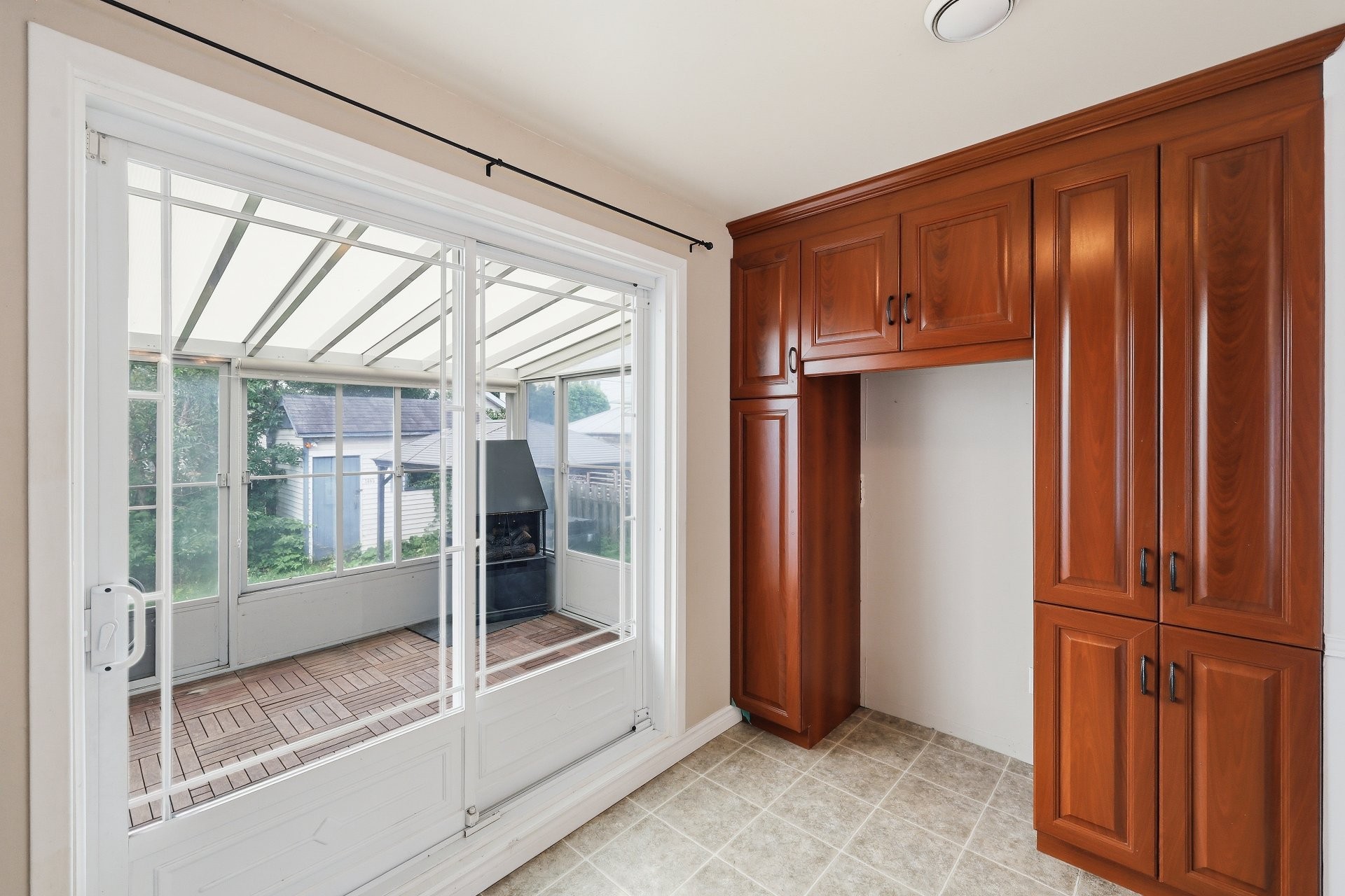 









3665


Rue Perras

,
Longueuil (Saint-Hubert),




QC
J3Y8L6

