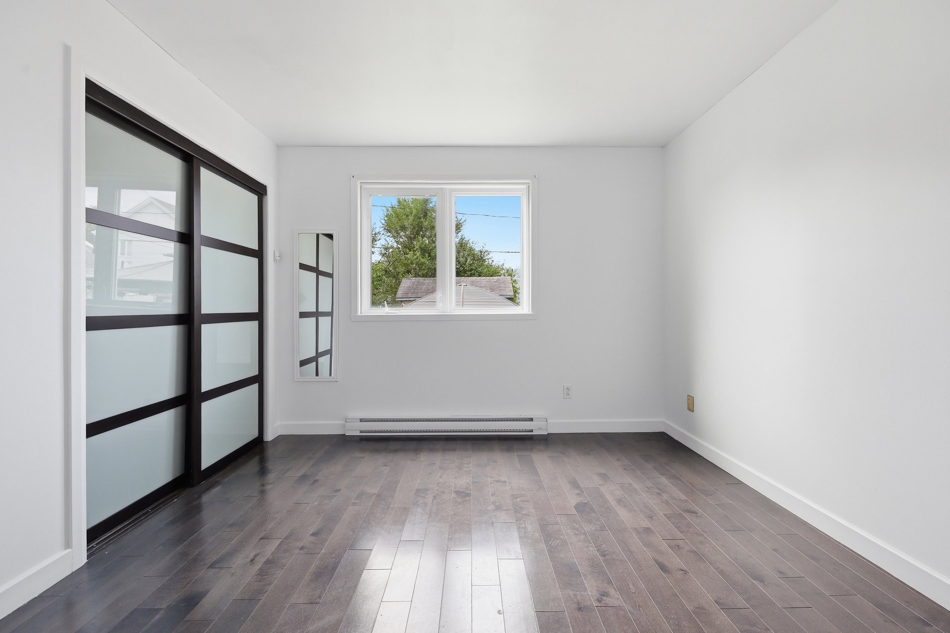 









3665


Rue Perras

,
Longueuil (Saint-Hubert),




QC
J3Y8L6

